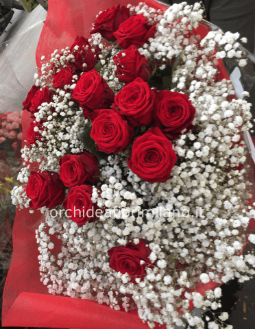 Mazzo con 24 rose extra con gisofila e verde decorativo