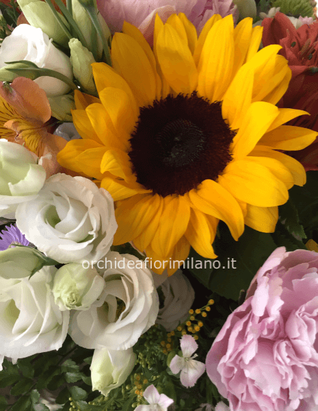 Mazzo misto alto fiorì di stagione