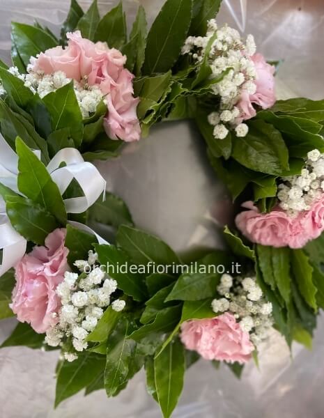 Coroncina di alloro lisianthus e gisofila