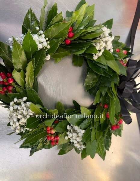 Coroncina di alloro con ipericum rosso e gisofila 